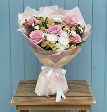 Букет цветов из:  Гвоздики, Орхидеи и Розы в городе Камень-на-Оби