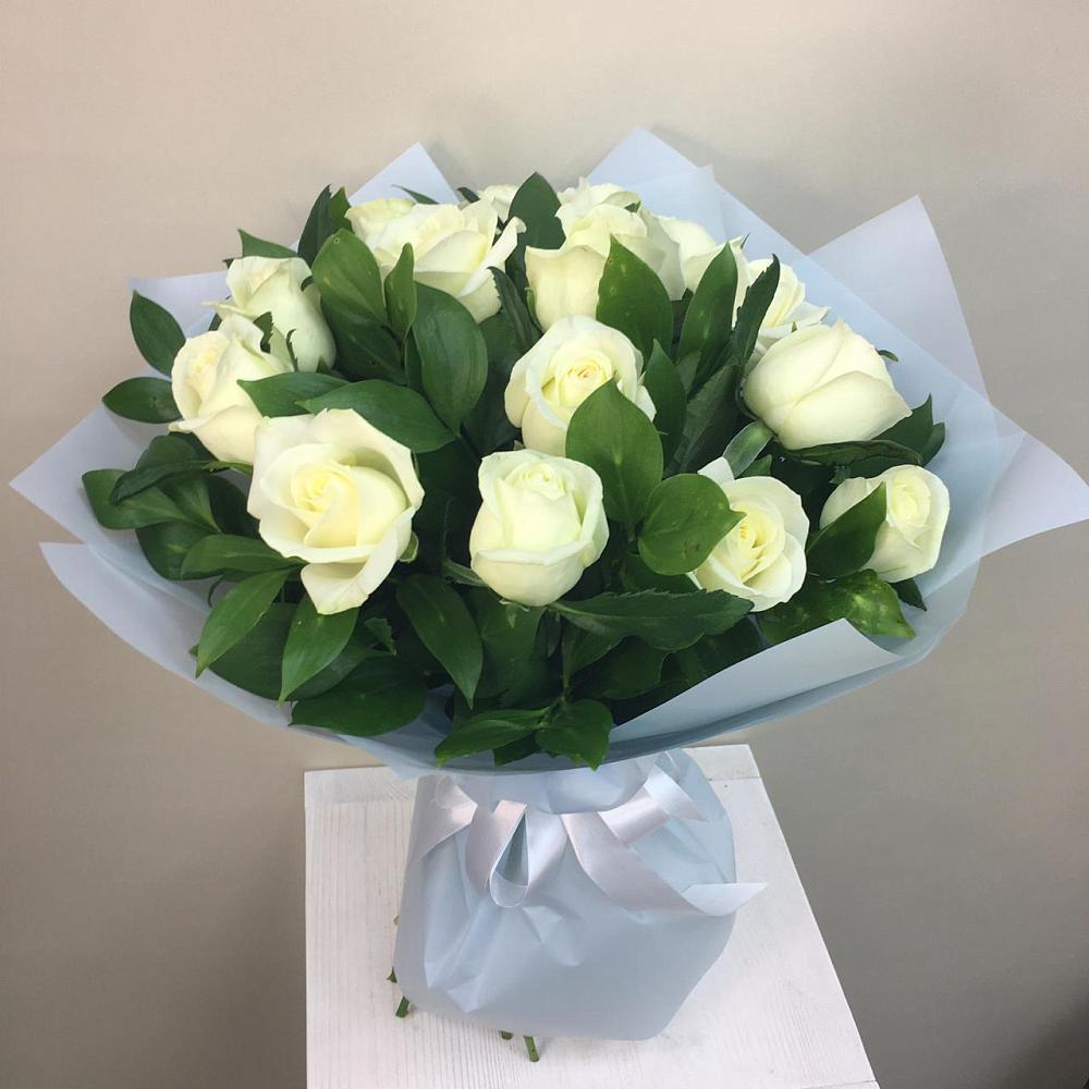 Букет 15 Белых роз Проуд в городе Камень-на-Оби