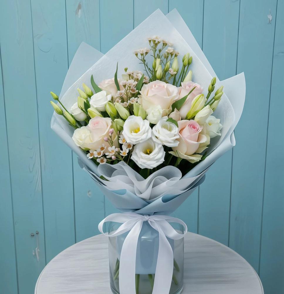 Букет цветов из: Розы и Лизиантусы в городе Камень-на-Оби