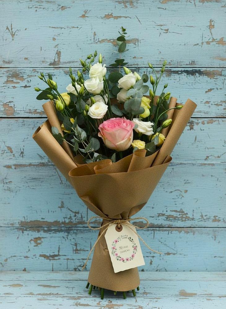 Букет цветов из: Розы и Лизиантусы в городе Камень-на-Оби