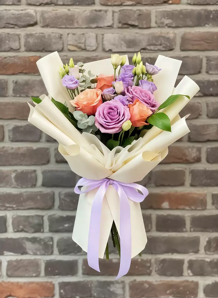 Букет цветов из: Лизиантусы и Розы в городе Камень-на-Оби