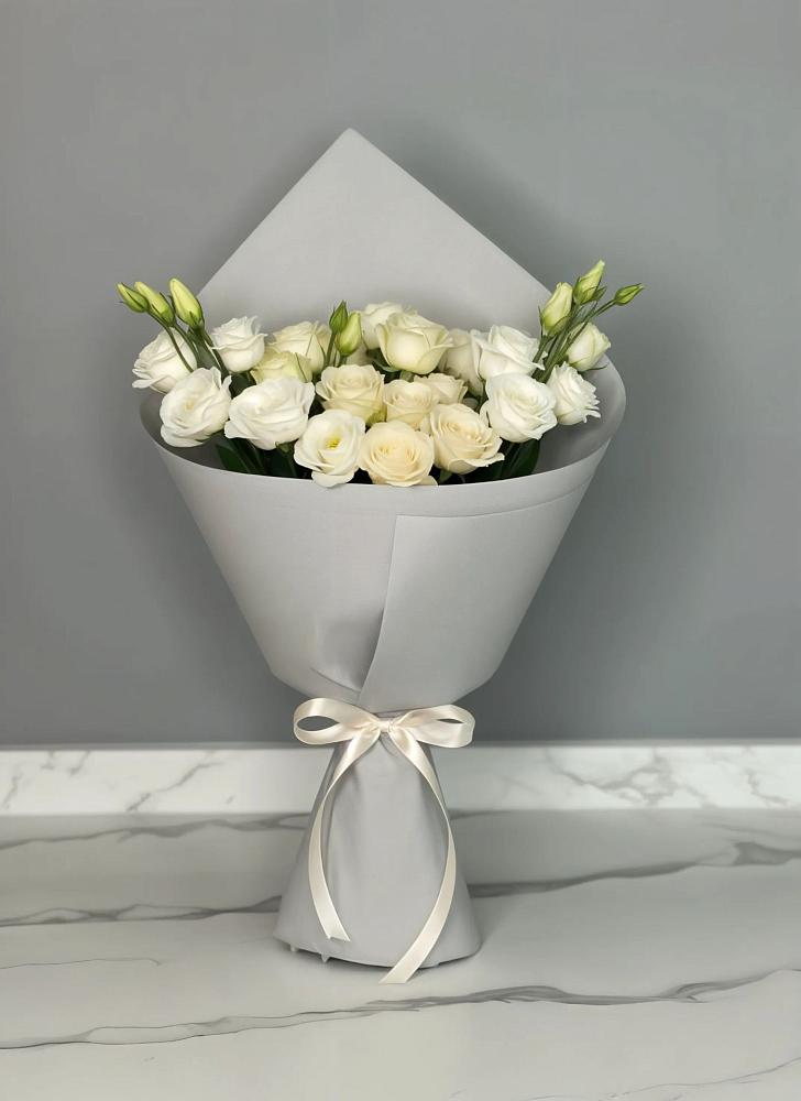 Букет цветов из: Розы и Лизиантусы в городе Камень-на-Оби