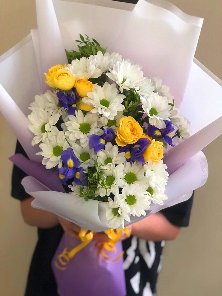 Букет цветов из: Ирисы, Хризантемы и Розы в городе Камень-на-Оби