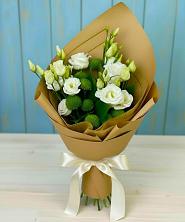 Букет цветов из:  Хризантемы и Лизиантусы в городе Камень-на-Оби