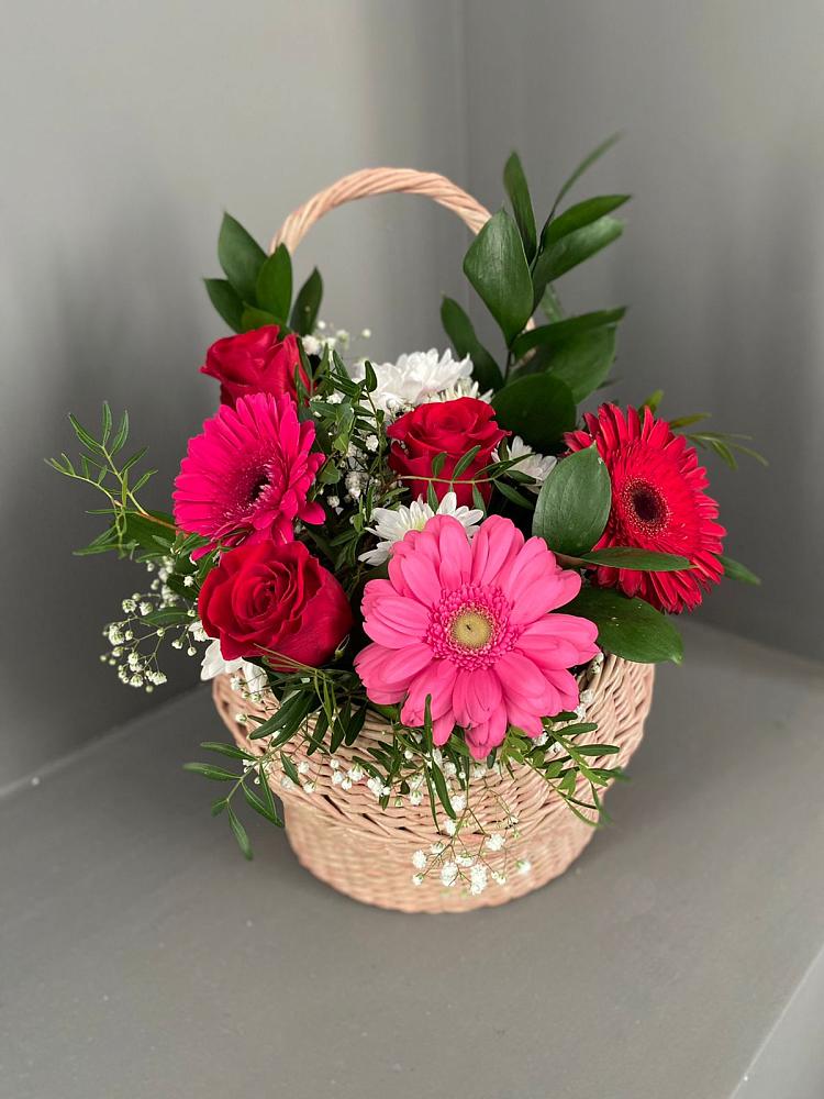 Цветочная композиция из Розы, Хризантемы и Герберы в корзине в городе Камень-на-Оби