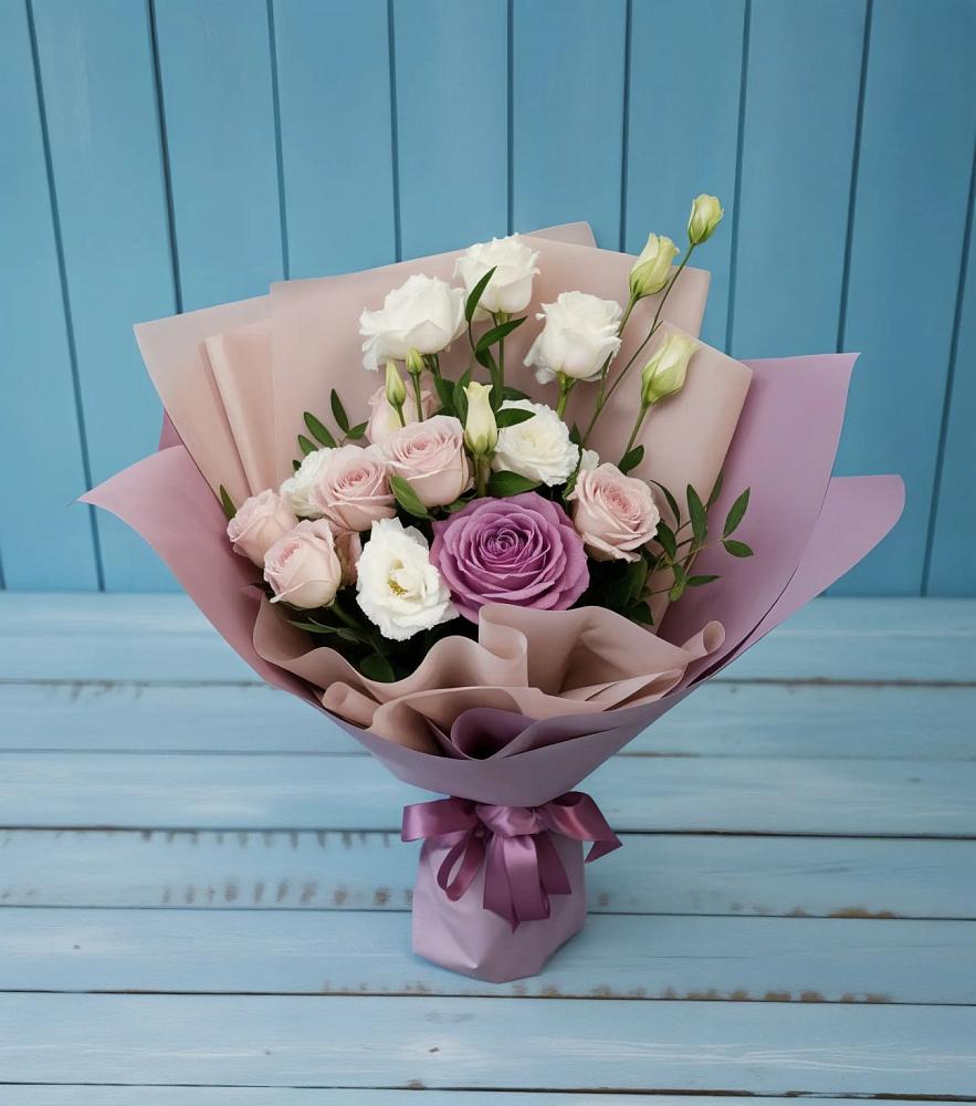 Букет цветов из: Розы и Лизиантусы в городе Камень-на-Оби